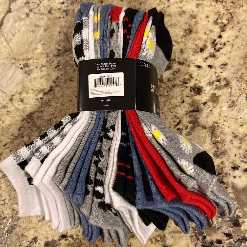 NWT STEVE MADDEN 10 PAIRS WOMEN’S SOCKS